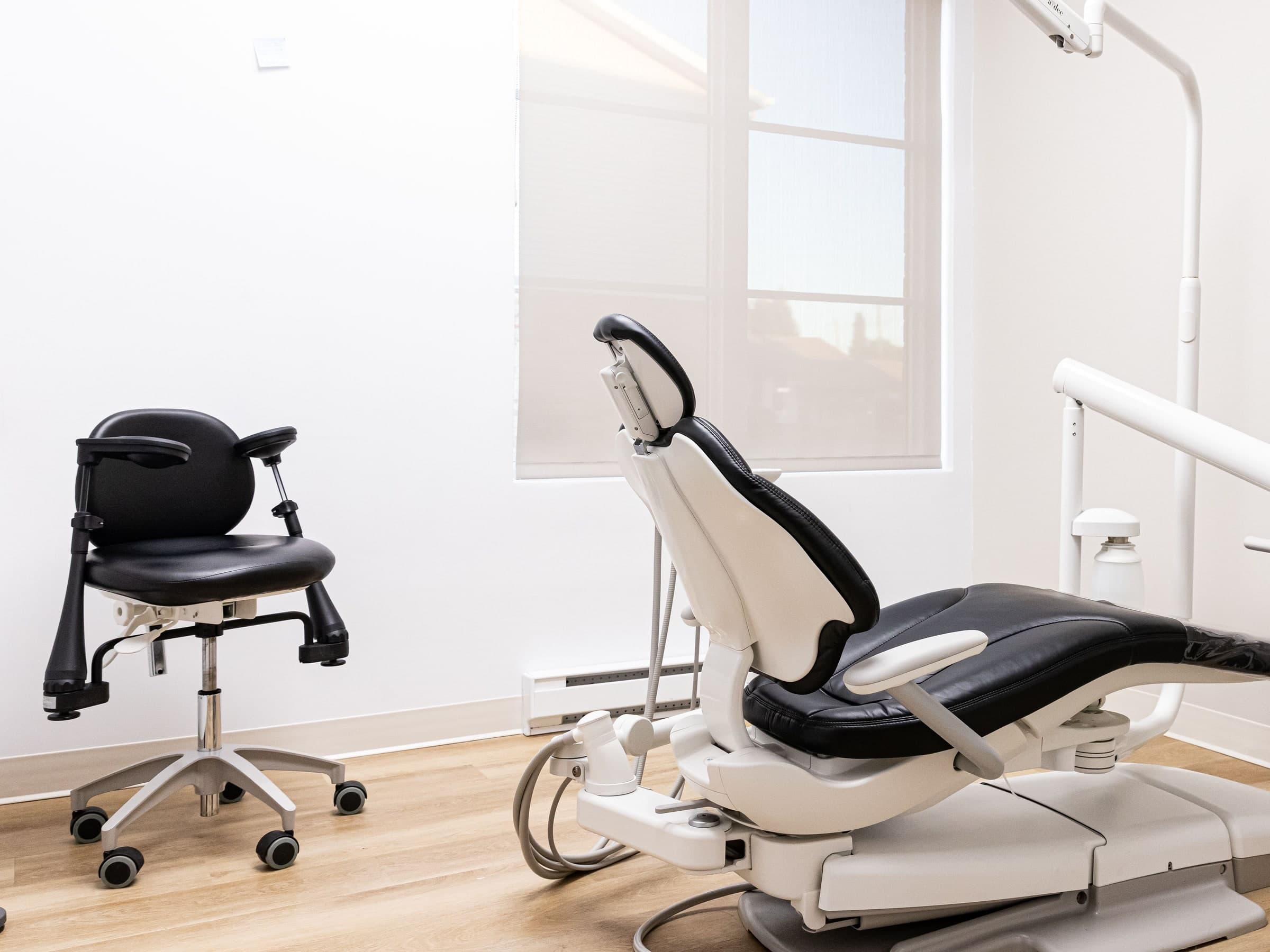 The treatment room, the dentist's stool and the window