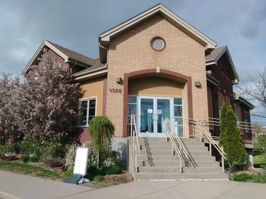 The front of the clinic at 1300, chemin des Patriotes